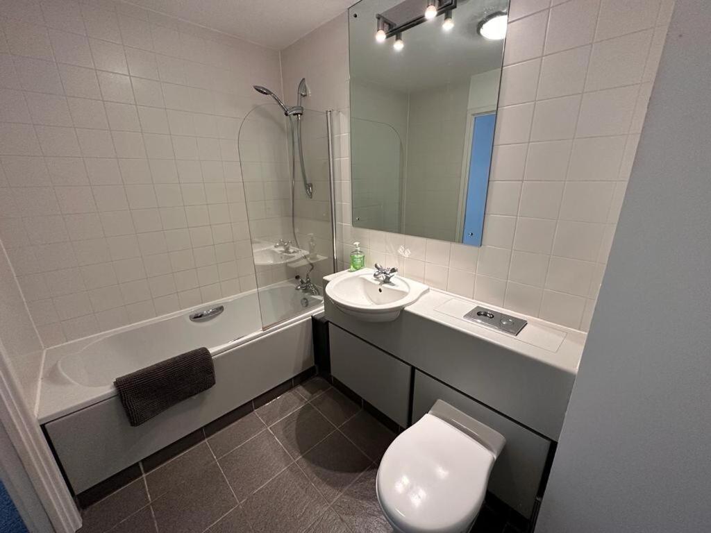 Recently Refurbished Apt Central Mk Free Parking Milton Keynes Exterior foto